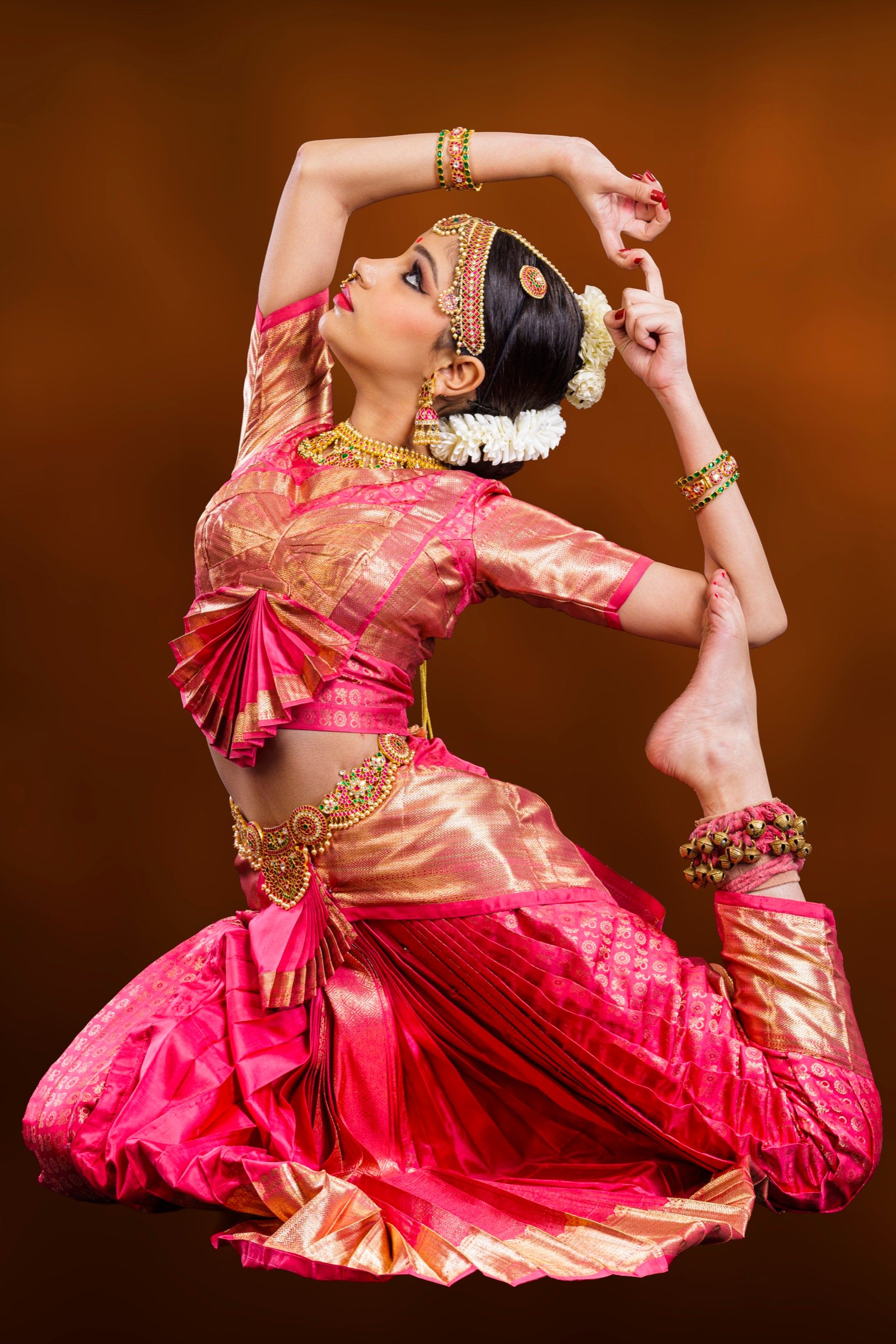 Ilesha in a demanding classical posture, foot raised towards her head